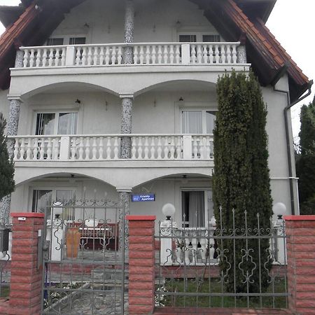 Kristaly Apartman Bed & Breakfast Hévíz Екстериор снимка