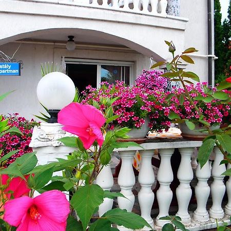 Kristaly Apartman Bed & Breakfast Hévíz Екстериор снимка