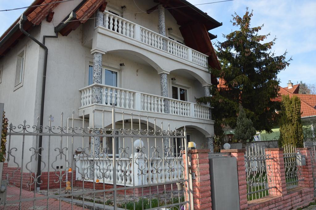 Kristaly Apartman Bed & Breakfast Hévíz Екстериор снимка