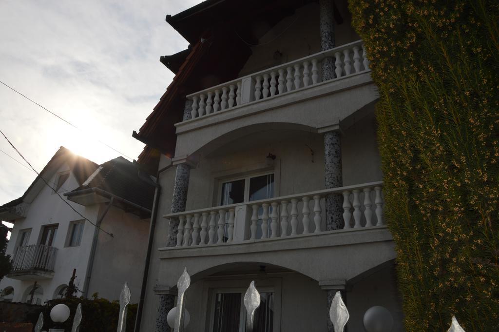 Kristaly Apartman Bed & Breakfast Hévíz Екстериор снимка