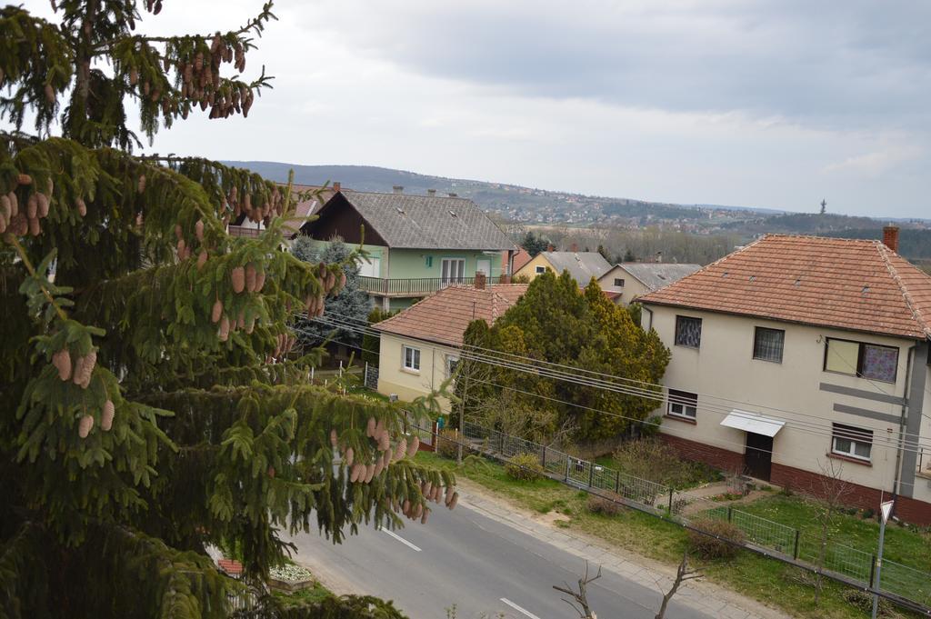 Kristaly Apartman Bed & Breakfast Hévíz Екстериор снимка