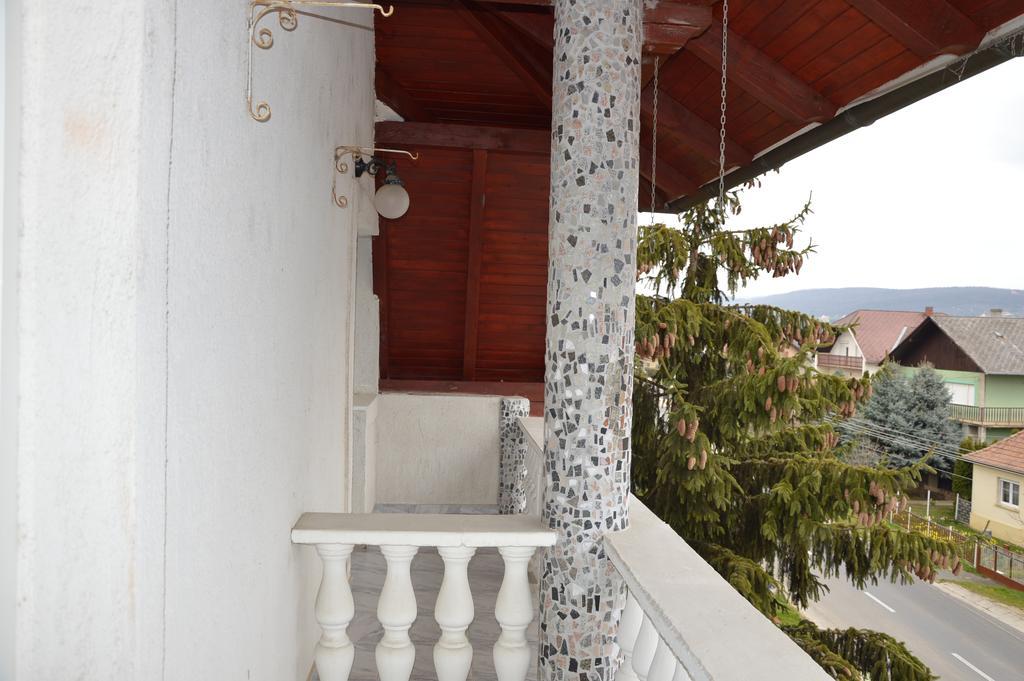 Kristaly Apartman Bed & Breakfast Hévíz Екстериор снимка