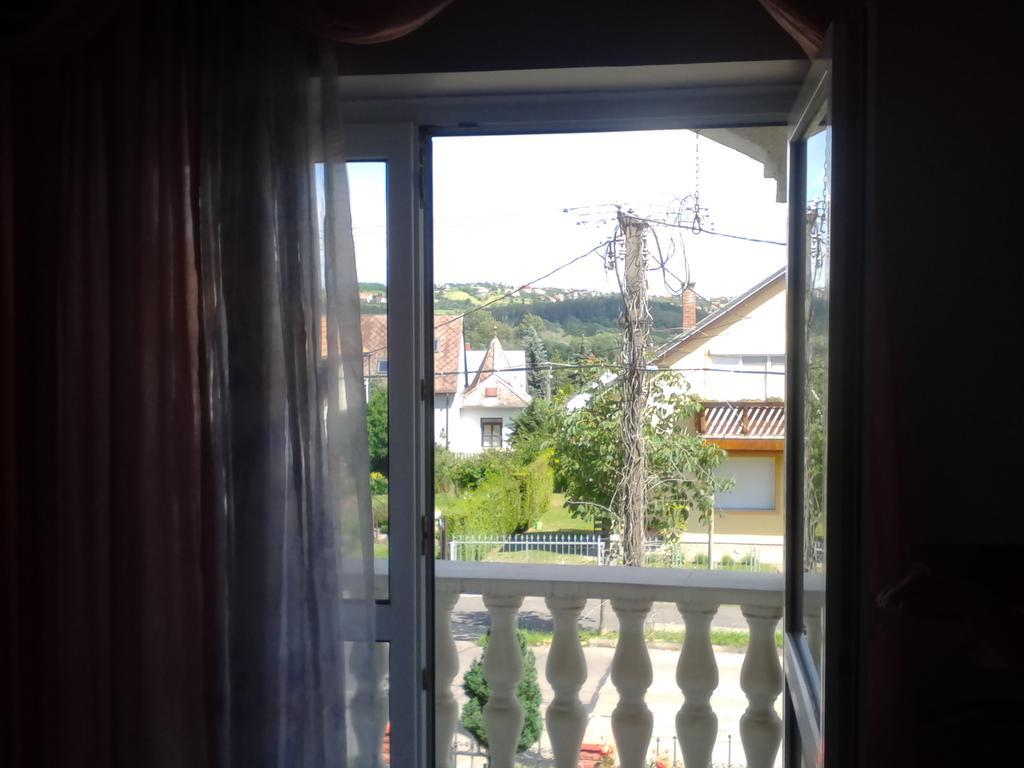 Kristaly Apartman Bed & Breakfast Hévíz Екстериор снимка