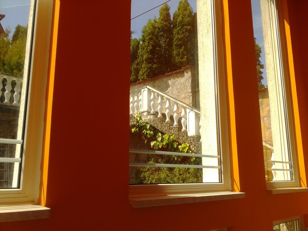 Kristaly Apartman Bed & Breakfast Hévíz Екстериор снимка
