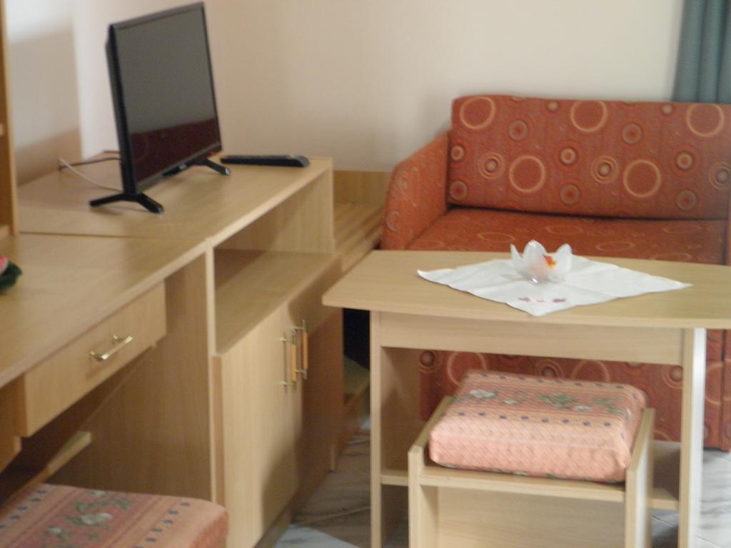 Kristaly Apartman Bed & Breakfast Hévíz Екстериор снимка