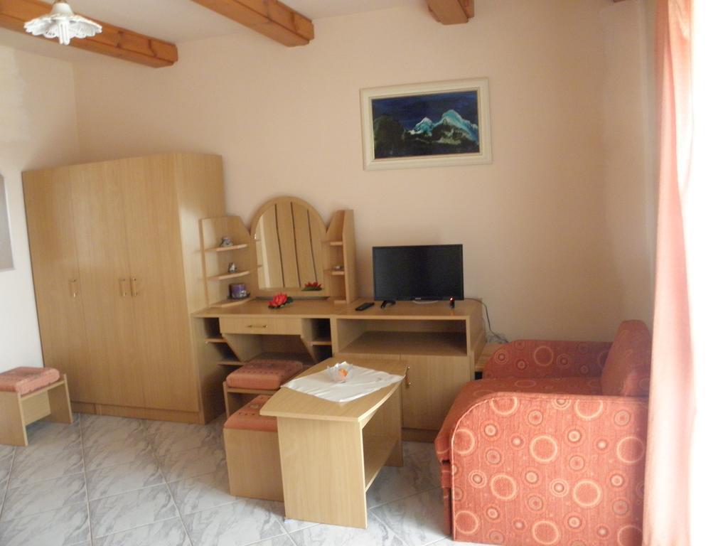 Kristaly Apartman Bed & Breakfast Hévíz Екстериор снимка