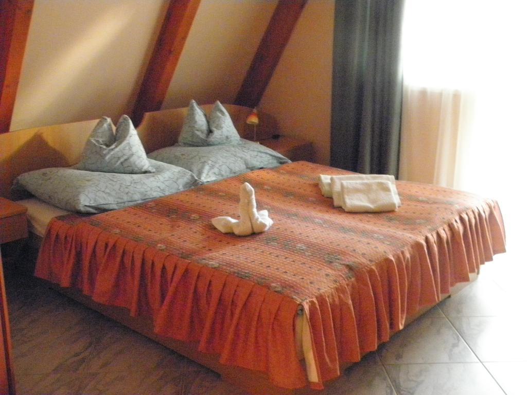 Kristaly Apartman Bed & Breakfast Hévíz Екстериор снимка