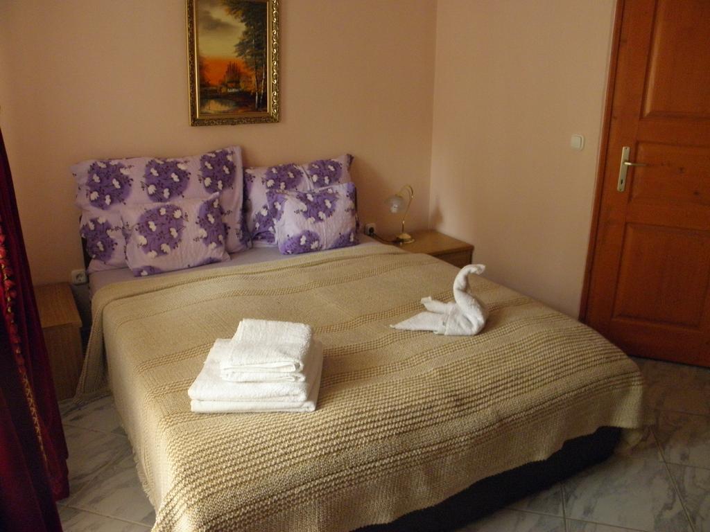 Kristaly Apartman Bed & Breakfast Hévíz Екстериор снимка