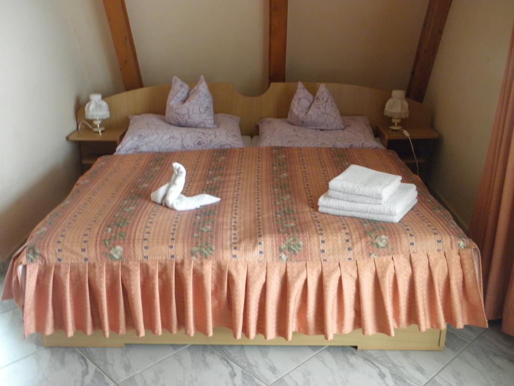 Kristaly Apartman Bed & Breakfast Hévíz Екстериор снимка
