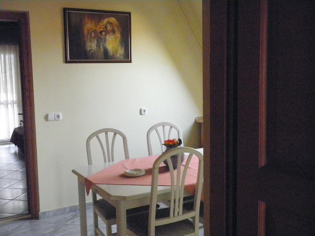 Kristaly Apartman Bed & Breakfast Hévíz Екстериор снимка