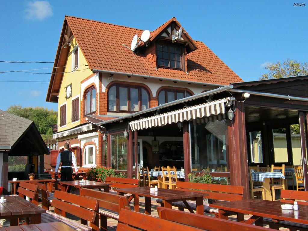 Kristaly Apartman Bed & Breakfast Hévíz Екстериор снимка